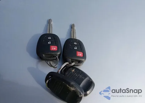 2013 Toyota Prius C Two z USA, uszkodzony, nr VIN JTDKDTB3XD1547587